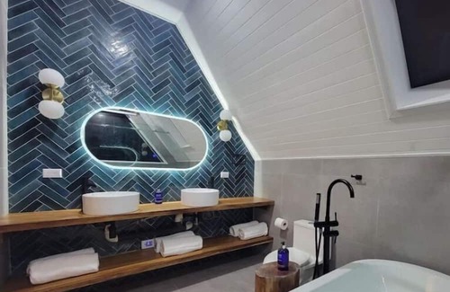 Monteverde Cabin | A-frame in the forest + Deck + Hot tub+ Fire place