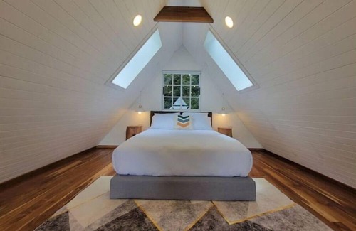 Monteverde Cabin | A-frame in the forest + Deck + Hot tub+ Fire place