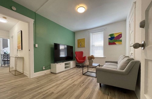 Port Chester Apartment | Entire 2 Bed-room Roomy Apartment ~ 1 min to Train for NYC