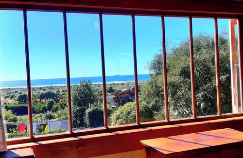 Warrington House | Montrose Pet Friendly Historical Family Beach House