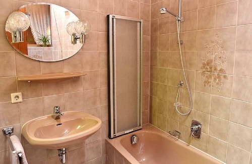 Gimmeldingen Apartment | Urlaub Beim Winzer. Ferienwohnung Meerspinne für bis 4 Personen mit Terrasse