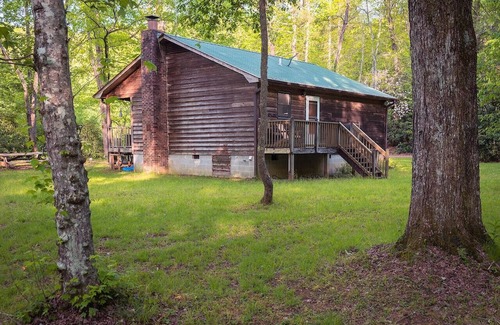 Mountain Rest House | “The Happy Place” River front cabin with dock