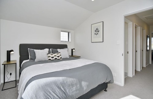 Sydenham House | Āta Haere - Modern, comfortable and funky getaway close to central Christchurch