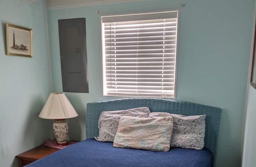 Shoreline Park Cottage | Captain Quarters waterfront cottage