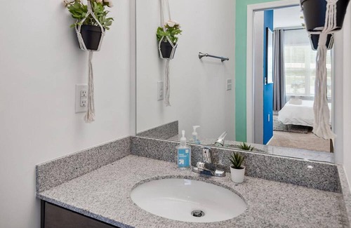 Avery Creek Apartment | South Asheville Getaway 2 BDR Apt Gym Pool