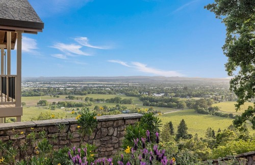 Santa Rosa House | 4BD/4.5BA LUXURY ESTATE w/ VIEWS + HOTTUB & BILLIARDS