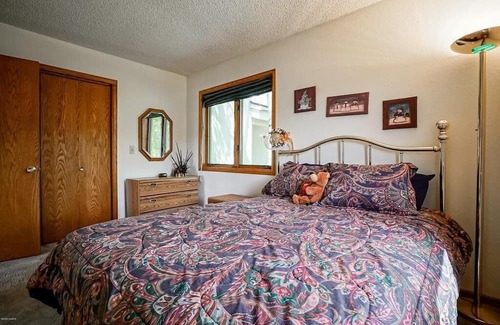 Innsbruck Val Moritz House | Hot Tub, Suana, Spectacular views and 3 minutes from Granby Ski Ranch Lift!