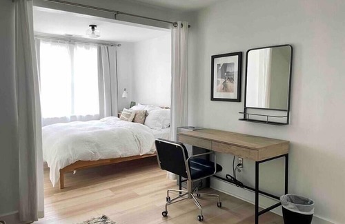 East Hill House | >NEW RENO< CHIC & COZY Loft- Near Downtown & HotSpots/ Bocce & fire pit!