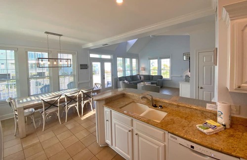 Morgantown House | Modern second tier home w/ great views and pet friendly