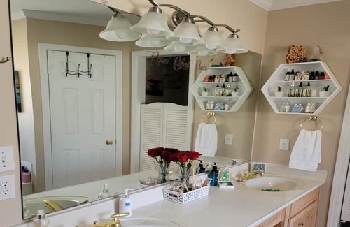 Shreveport House | Beautiful, Cheerful (Beach house) with a pool and King size suite