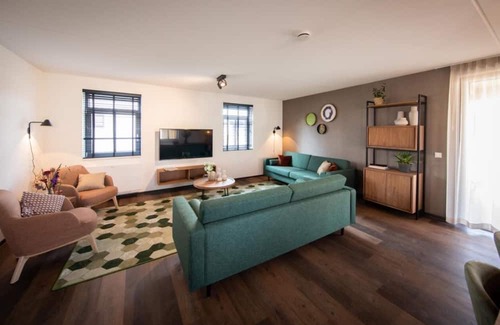 Thorn Villa | Premium Outdoor 8p - Four Bedroom Villa, Sleeps 8