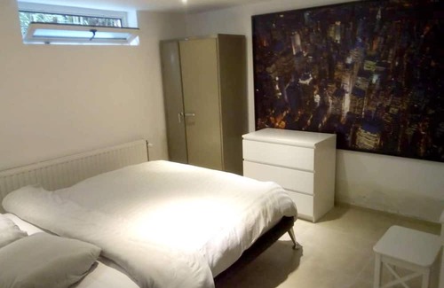 Waterloo Apartment | Homerez - Nice apartement for 4 ppl. with jacuzzi at Waterloo