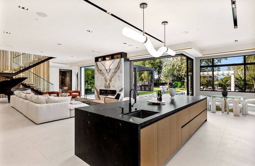 Tarzana Villa | Amazing 5 bedrooms Villa with large swimming pool