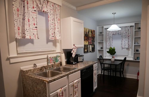 Toledo House | Comfy 3bedroom residential home w/indoor fireplace