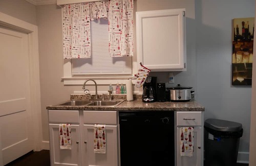 Toledo House | Comfy 3bedroom residential home w/indoor fireplace