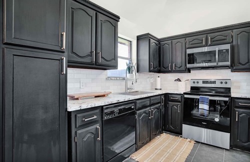Frisco House | Cozy Parkside Home/ Rail Yard/ Toyota Centre
