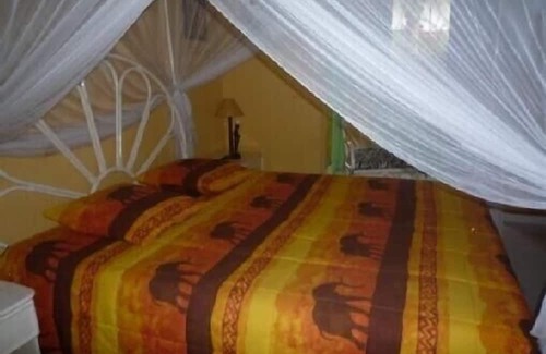 Saly Villa | Dreamlike villa with infinity Jacuzzi and lagoon swimming pool