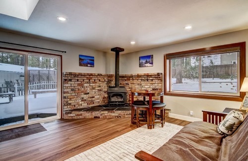 Montgomery Estates Cabin | The Bear Creek Cabin is an immaculate 2 bedroom Tahoe retreat.