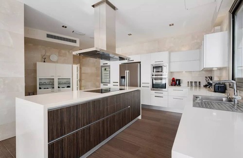 San Eugenio Villa | Stunning Modern Villa, heated Infinity Pool, Lift, GYM, Sauna, Jacuzzi & air con