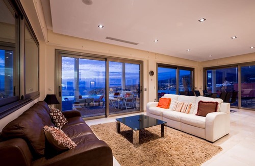 San Eugenio Villa | Stunning Modern Villa, heated Infinity Pool, Lift, GYM, Sauna, Jacuzzi & air con