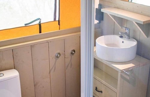 Espira-de-Conflent Ski Chalet | Luxe Sanitary XL 6 pers. Villatents at charm campsite Le Canigou, the Pyrenees