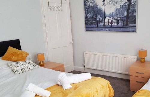 Gedling House | Lovely House with free Parking wifi
