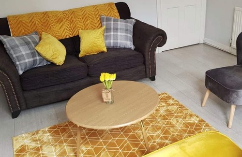 Gedling House | Lovely House with free Parking wifi