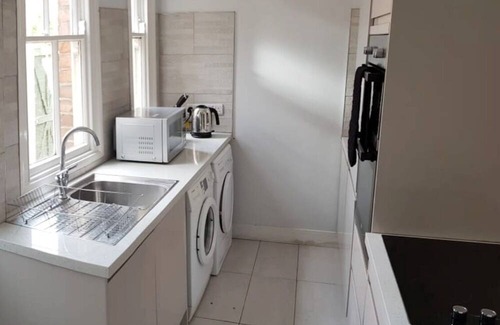 Gedling House | Lovely House with free Parking wifi