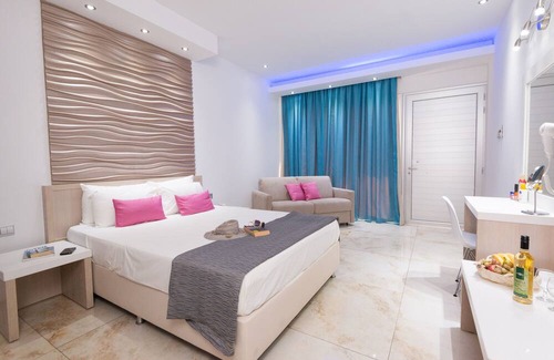 Ayia Napa Hotel | Loutsiana I & II Deluxe Apartments
