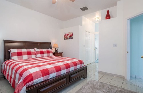 Crescent Lakes House | Luxury Lakeside Villa, Close To Disney