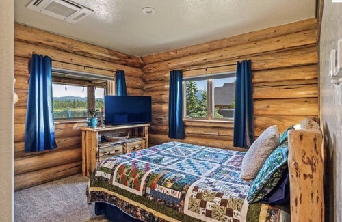 Sagle House | Bring your boat & jet ski's, Waterfront, Luxury Log Home, 46 acres sleeps 21!