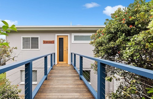 Dalmeny House | 22 Dulling Street - Beach House
