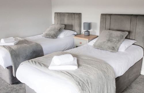 Messing Hotel | OYO The Kings Arms Broad Green Hotel