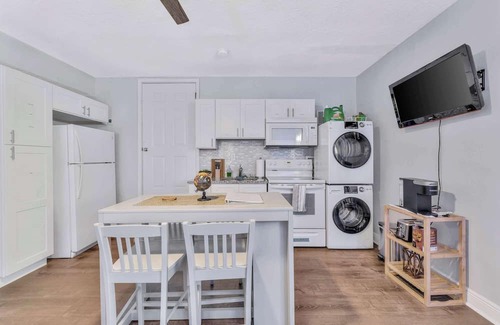 Tampa Apartment | Sunny Tampa Home Near Downtown Stadiums