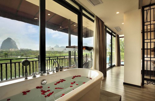 Xiufeng Hotel | Peach Blossom Resort Hotel