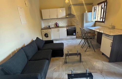Marathounta Apartment | Homemade With Fireplace"