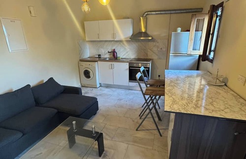 Marathounta Apartment | Homemade With Fireplace"