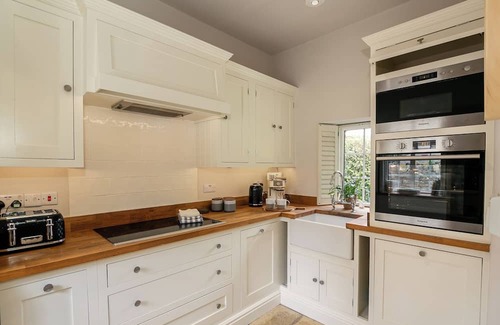 Churchill House | Beautiful 2BD Cottage in the Cotswolds
