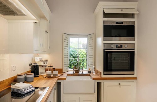 Churchill House | Beautiful 2BD Cottage in the Cotswolds