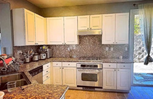 Bayshore Heights House | Large and Cozy Home 2BD 2BA Near SF