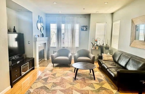 Bayshore Heights House | Large and Cozy Home 2BD 2BA Near SF