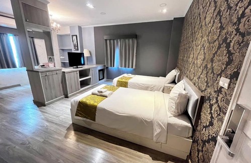 Bang Sao Thong Hotel | Napheera Royal Tel