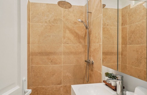 Notre Dame Apartment | Chic 3BR near Notre-Dame