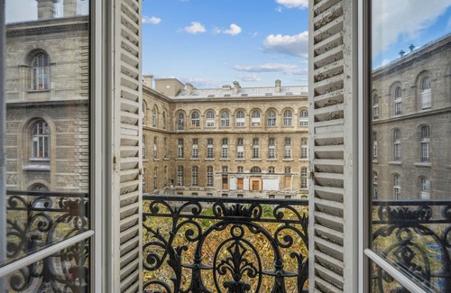 Notre Dame Apartment | Chic 3BR near Notre-Dame