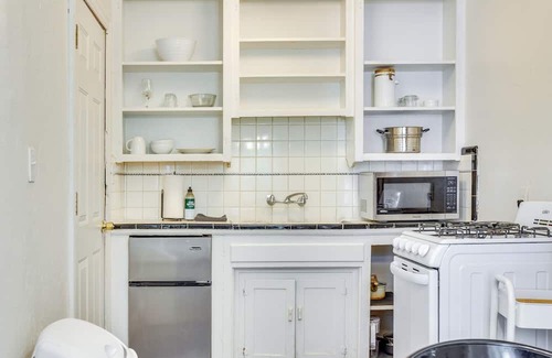 Central Oklahoma City Cottage | Modern OKC Duplex in Plaza: Steps to Shops & Bars!