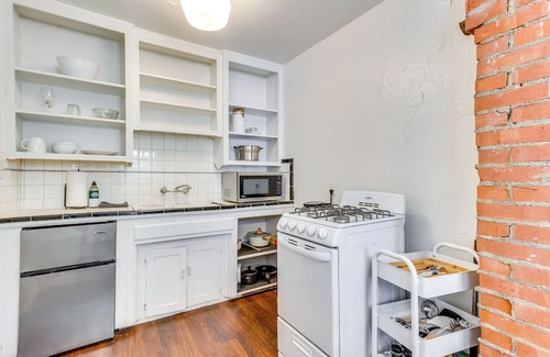 Central Oklahoma City Cottage | Modern OKC Duplex in Plaza: Steps to Shops & Bars!