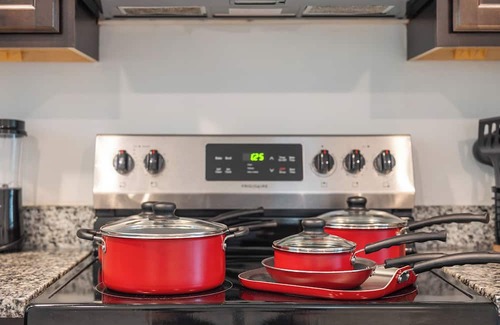 Southwest Raleigh House | King 3BR Townhouse Mins to Cary NC State