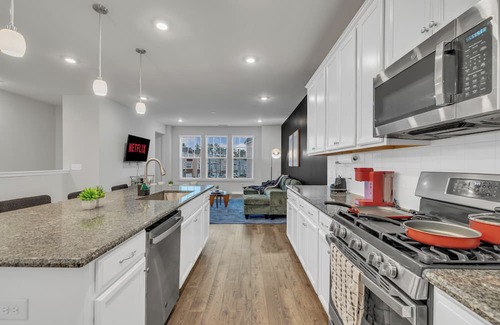 Durham House | King 4BR Townhouse to Downtown Durham