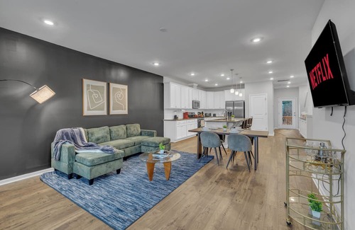 Durham House | King 4BR Townhouse to Downtown Durham
