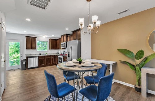 Southwest Raleigh House | King 3BR Townhouse Mins to Cary NC State